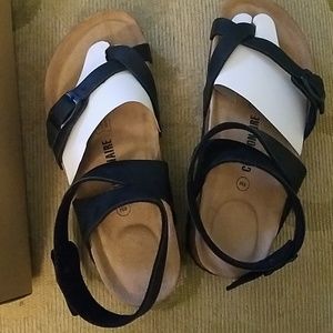 Cushionaire black strappy sandals size 8M